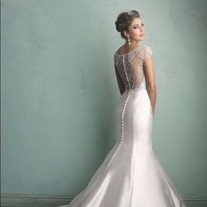 STUNNING TIMELESS BEAUTIFUL ALLURE BRIDALS GOWN